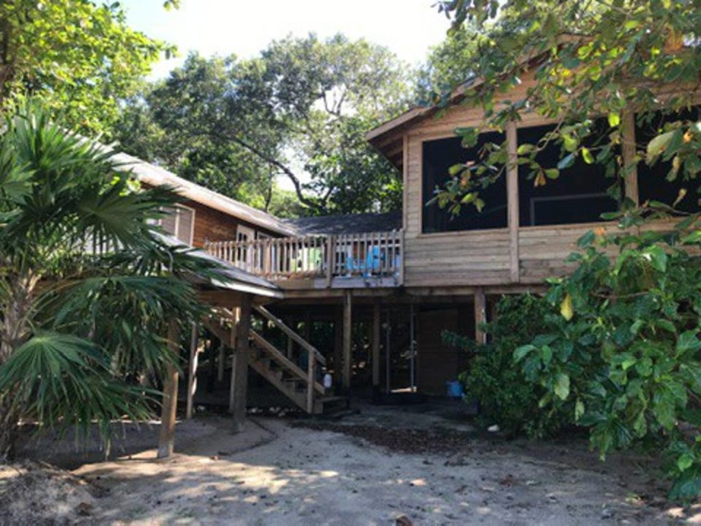 Sandy Bay, Roatan, Honduras 4Bd+ Bungalow JoyousCircles